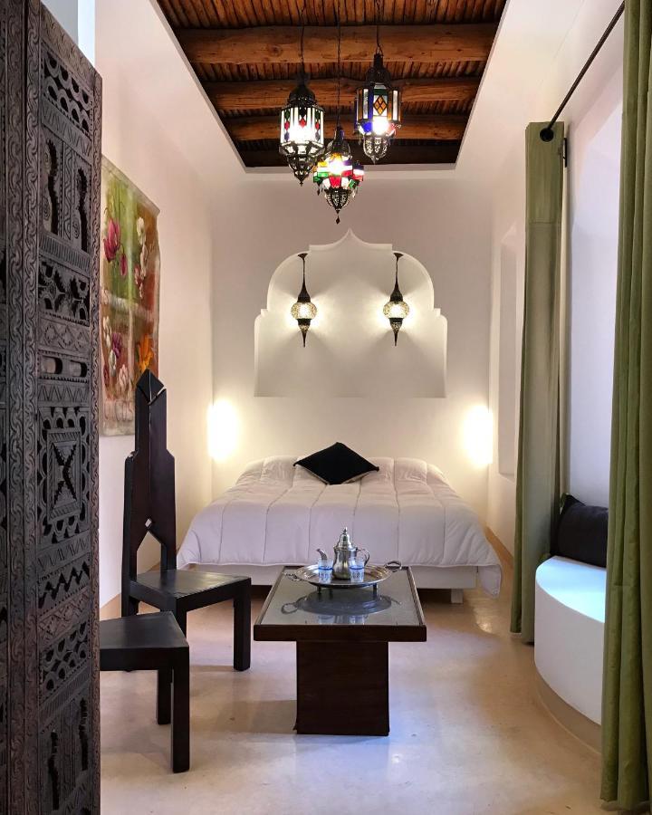 Riad Zahir *
