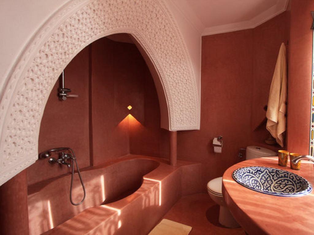 Riad Zahir *